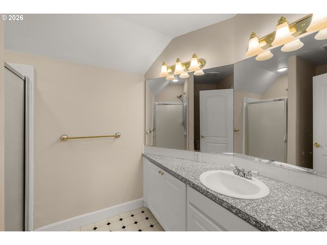 2215 Nw CRESTVIEW Way, Portland, OR 97229