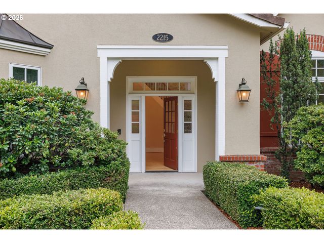 2215 Nw CRESTVIEW Way, Portland, OR 97229