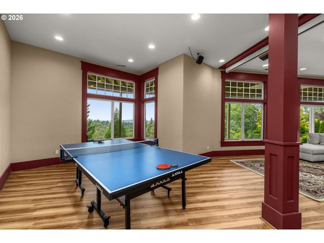 2215 Nw CRESTVIEW Way, Portland, OR 97229