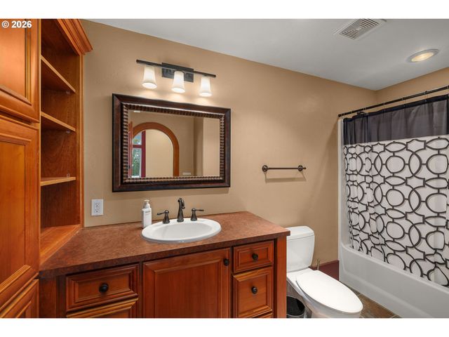2215 Nw CRESTVIEW Way, Portland, OR 97229