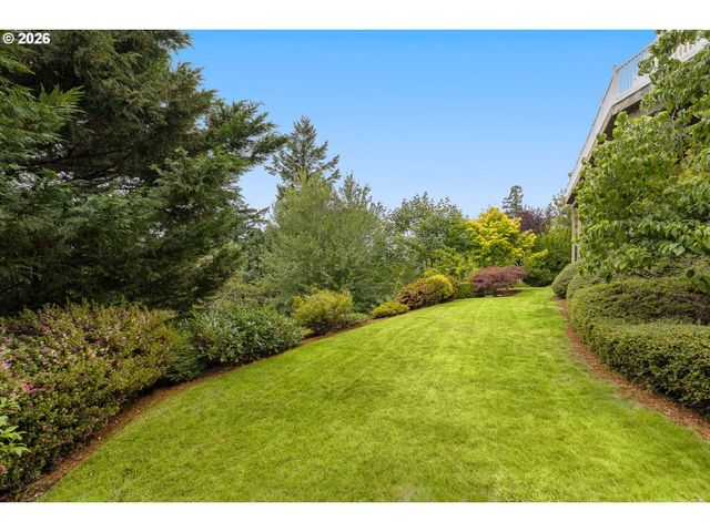 2215 Nw CRESTVIEW Way, Portland, OR 97229