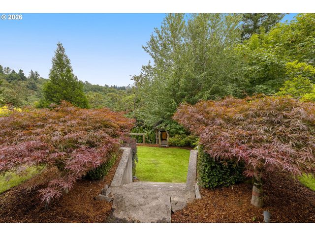 2215 Nw CRESTVIEW Way, Portland, OR 97229