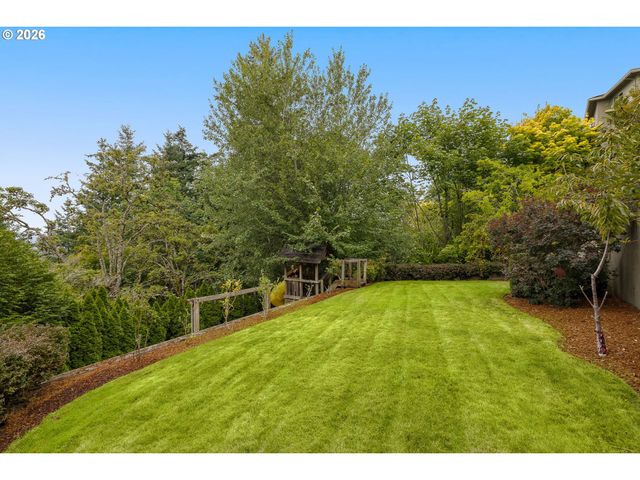 2215 Nw CRESTVIEW Way, Portland, OR 97229