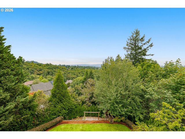 2215 Nw CRESTVIEW Way, Portland, OR 97229
