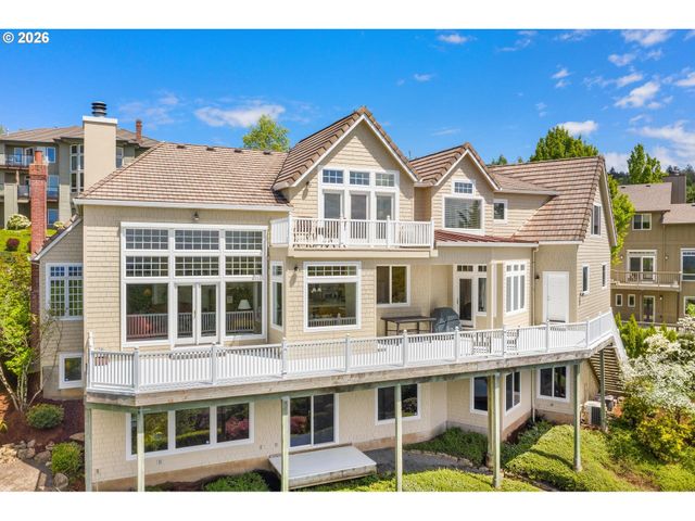 2215 Nw CRESTVIEW Way, Portland, OR 97229