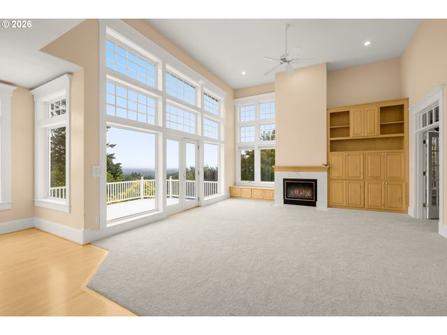 2215 Nw CRESTVIEW Way, Portland, OR 97229