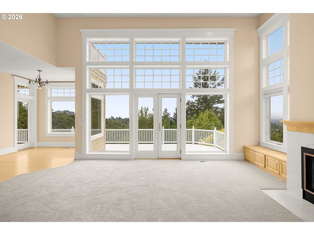 2215 Nw CRESTVIEW Way, Portland, OR 97229
