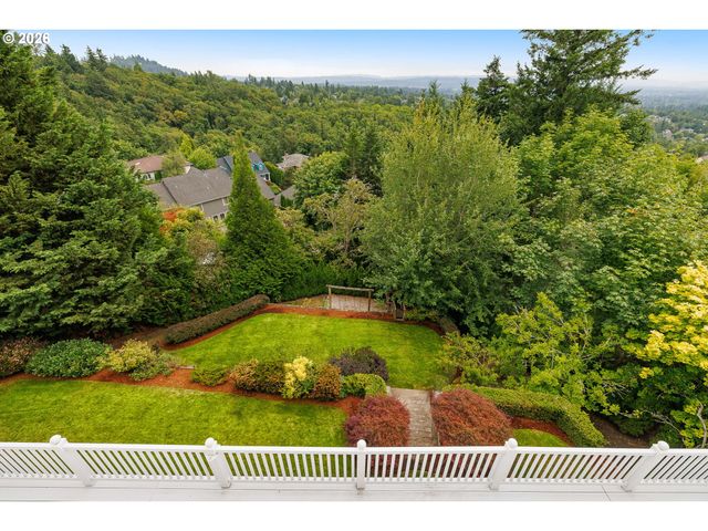 2215 Nw CRESTVIEW Way, Portland, OR 97229