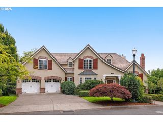 2215 Nw CRESTVIEW Way, Portland, OR 97229