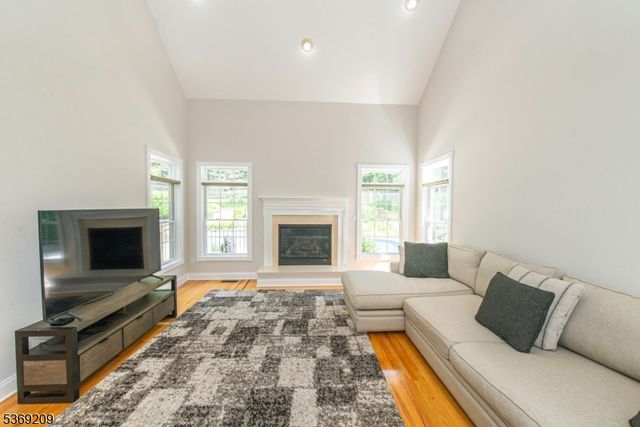 6 Perin Pl, Roxbury Twp., NJ 07876