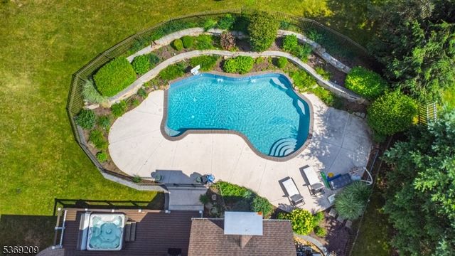 6 Perin Pl, Roxbury Twp., NJ 07876