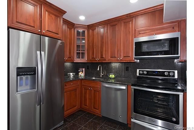100 Villa D'est Drive A-11, Coram, NY 11727