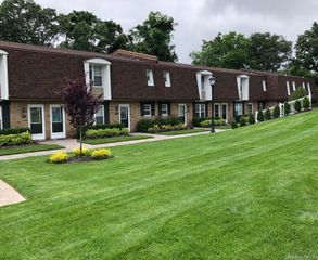 100 Villa D'est Drive A-11, Coram, NY 11727