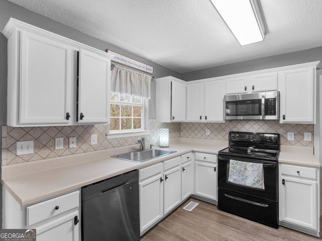 527 Gallantry Trail, Mcdonough, GA 30252