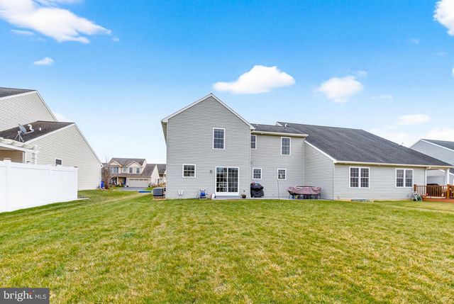 5253 SUMMERFIELD DR, Mount Joy, PA 17552