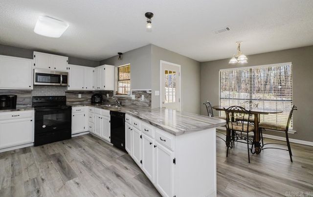 109 Honeysuckle Hills Drive, Redfield, AR 72132