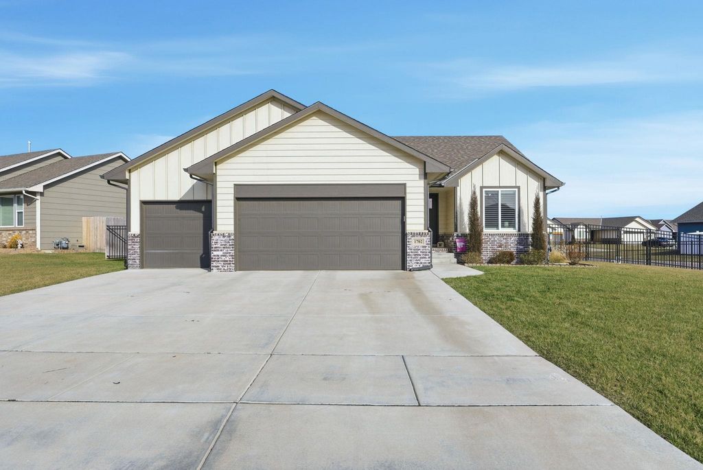 1702 N Kentucky Ln, Wichita, KS 67235