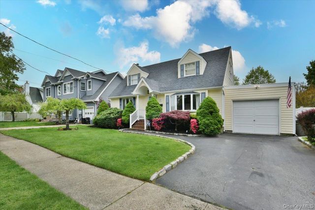 287 Charles Avenue, Massapequa Park, NY 11762