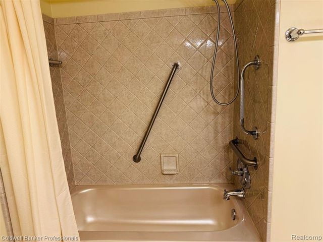 5175 Buckingham 371, Troy, MI 48098