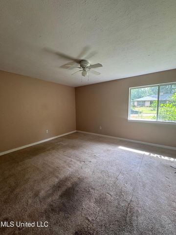 609 Briarcliff Circle, Jackson, MS 39212