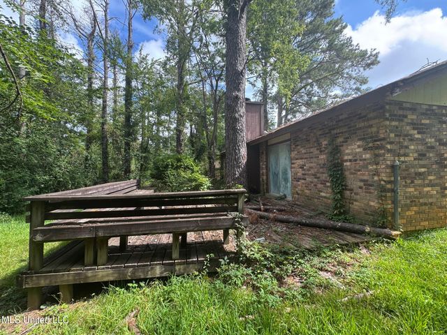609 Briarcliff Circle, Jackson, MS 39212
