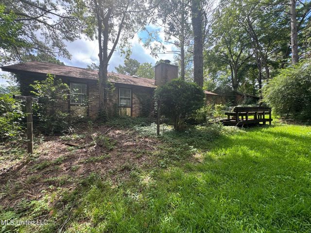 609 Briarcliff Circle, Jackson, MS 39212