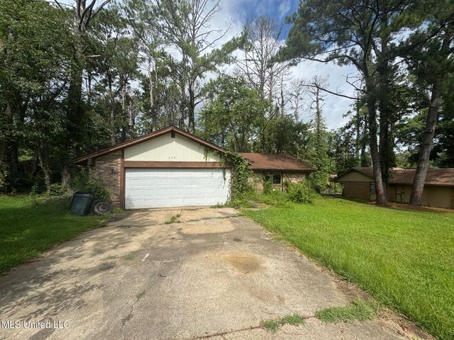609 Briarcliff Circle, Jackson, MS 39212