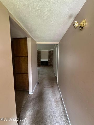 609 Briarcliff Circle, Jackson, MS 39212