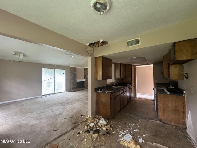 609 Briarcliff Circle, Jackson, MS 39212