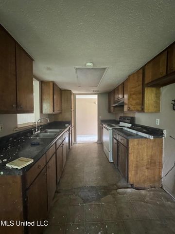 609 Briarcliff Circle, Jackson, MS 39212