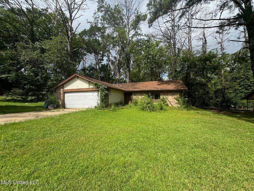 609 Briarcliff Circle, Jackson, MS 39212