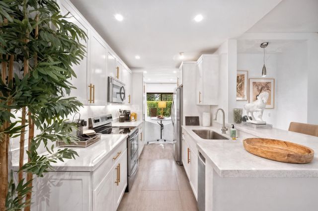 11397 Pond View Drive E103, Wellington, FL 33414