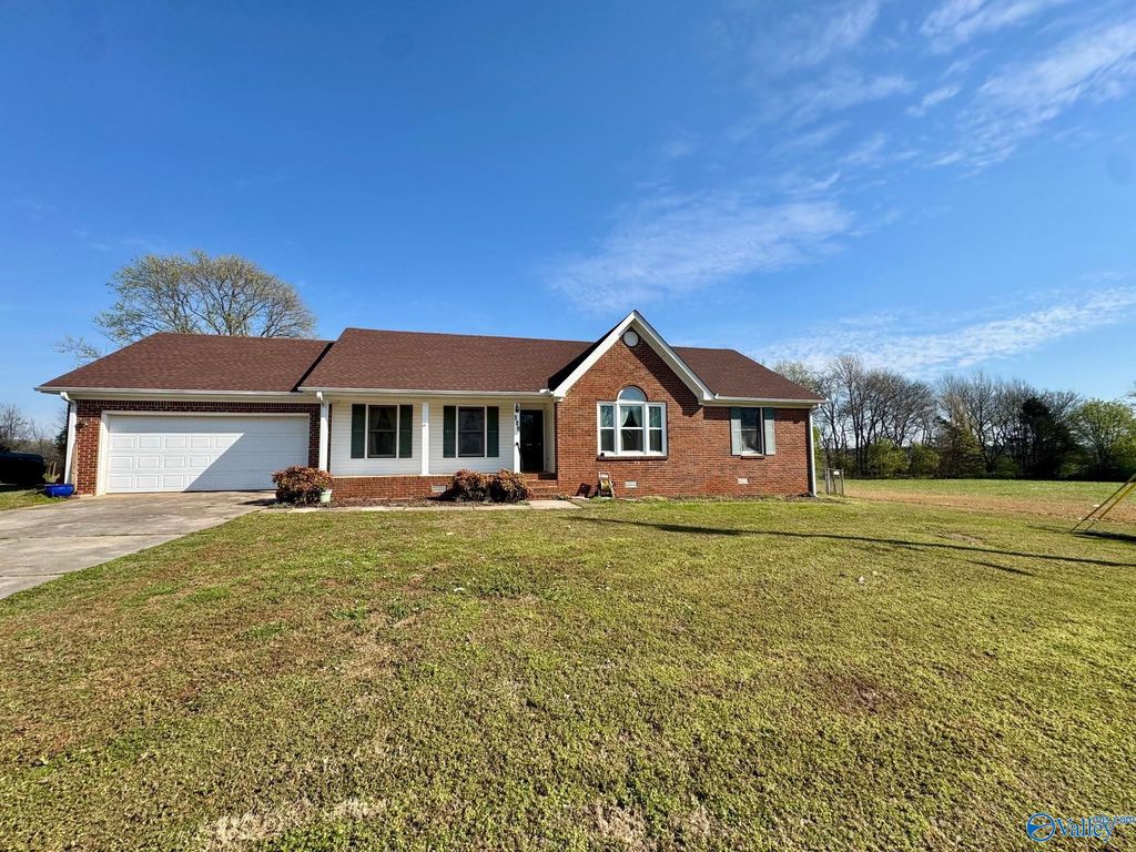 126 Canopy Road, Hazel Green, AL 35750