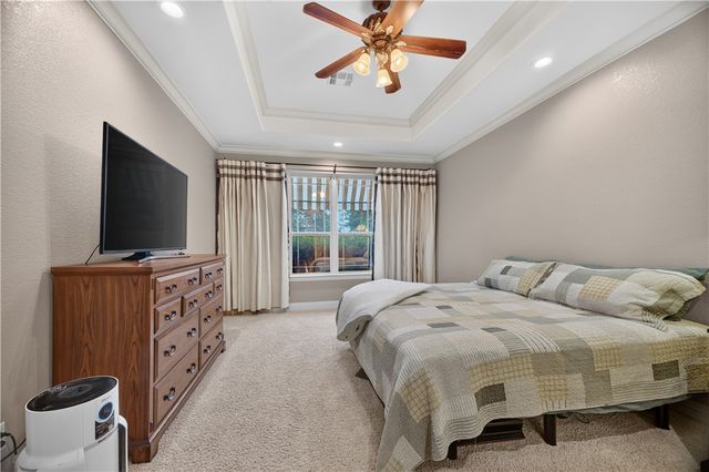 24 Granshire Drive, Bella Vista, AR 72714