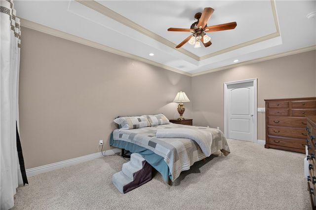24 Granshire Drive, Bella Vista, AR 72714
