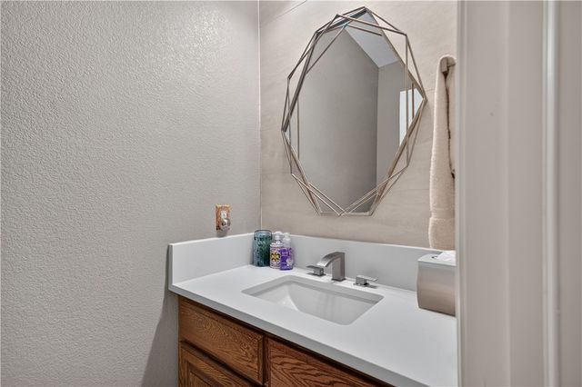 24 Granshire Drive, Bella Vista, AR 72714