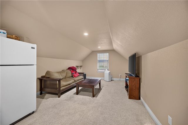 24 Granshire Drive, Bella Vista, AR 72714