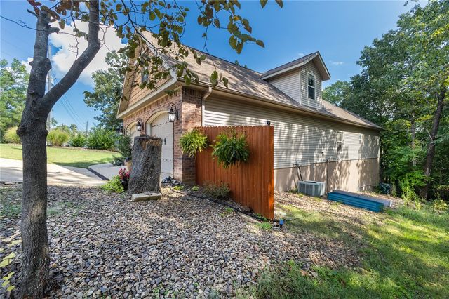 24 Granshire Drive, Bella Vista, AR 72714