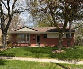 11339 Delvin Drive, Sterling Heights, MI 48314