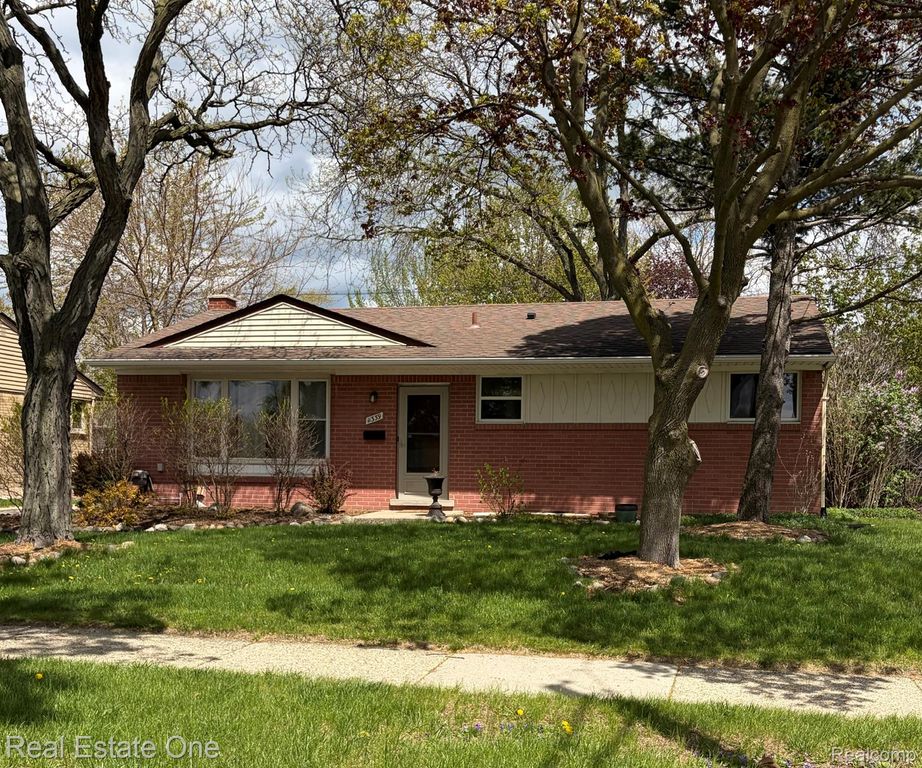 11339 Delvin Drive, Sterling Heights, MI 48314