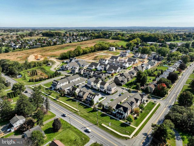 2234 COACH LIGHT LN, Lancaster, PA 17601