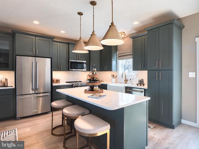 2234 COACH LIGHT LN, Lancaster, PA 17601