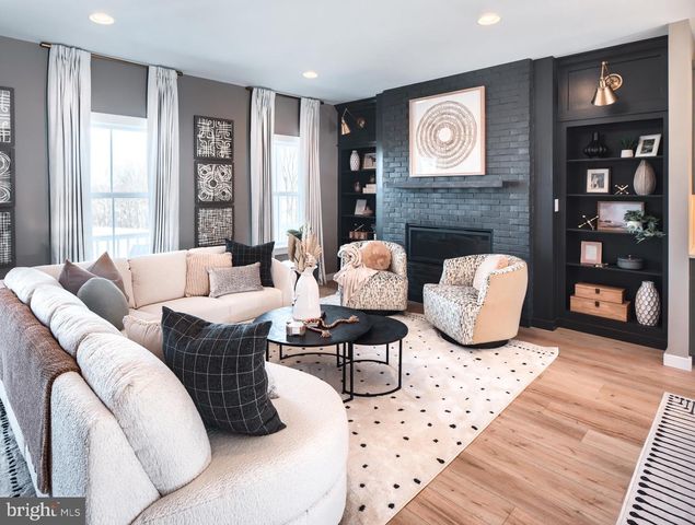 2234 COACH LIGHT LN, Lancaster, PA 17601