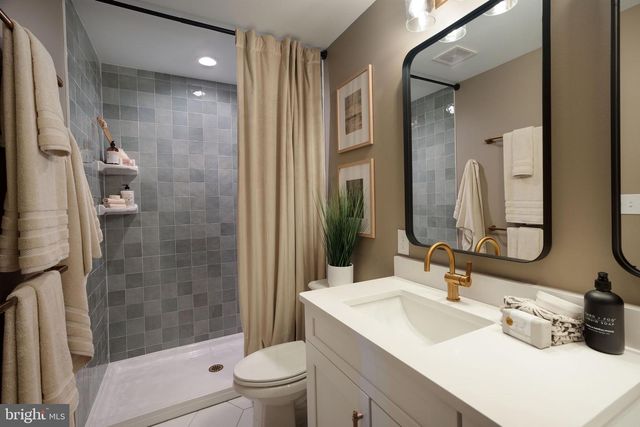 2234 COACH LIGHT LN, Lancaster, PA 17601