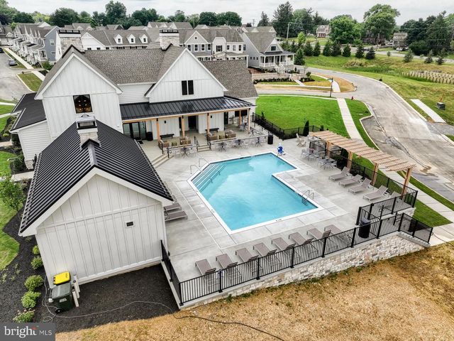 2234 COACH LIGHT LN, Lancaster, PA 17601