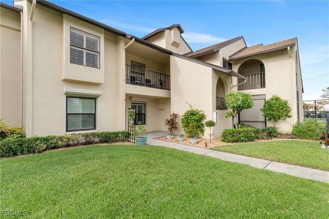 8382 Charter Club CIR 4, Fort Myers, FL 33919