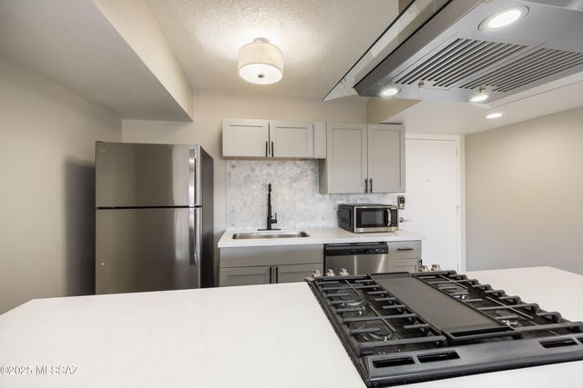 425 W Paseo Redondo Apt 5J, Tucson, AZ 85701