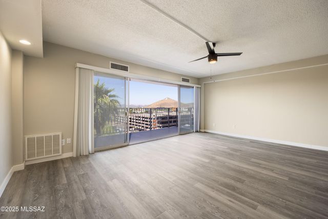 425 W Paseo Redondo Apt 5J, Tucson, AZ 85701