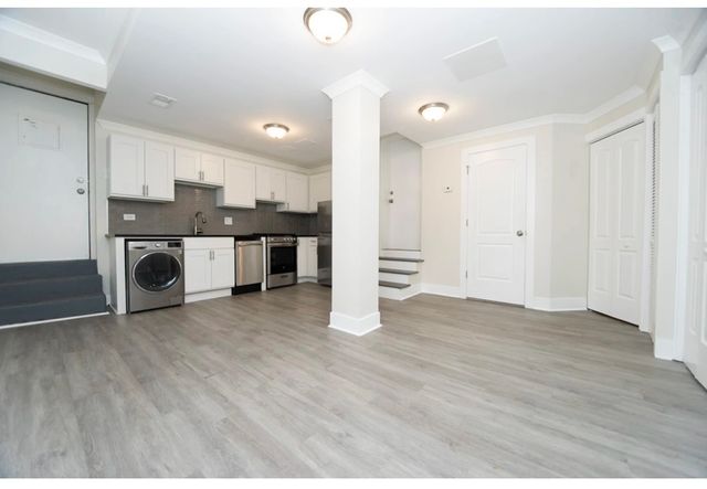 648.5 W Roscoe Street GD, Chicago, IL 60657