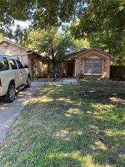 1433 Spring Willow Drive, Arlington, TX 76018